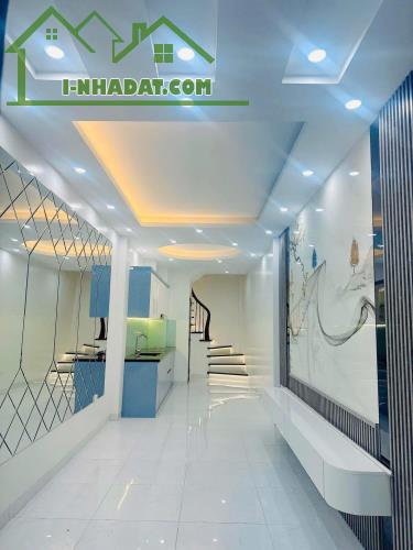 Bán Nhà 3 Phòng Ngủ, Ngõ Hoà Bình 4, Minh Khai, 30m2 Chỉ 5.7 Tỷ - 5