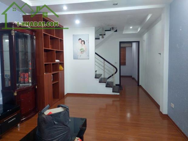 Không còn căn thứ 2 tại Chùa Bộc 50m² sổ đỏ nhà 5 tầng chỉ có 8 tỷ - 7PN ở hay cho thuê