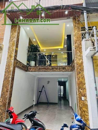 Q. Hai Bà Trưng - hàng xóm Timescity , dt 56M oto vào trong nhà , đủ tiện ích , SĐ nở hậu
