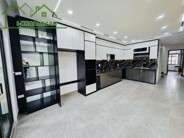 Q. Hai Bà Trưng - hàng xóm Timescity , dt 56M oto vào trong nhà , đủ tiện ích , SĐ nở hậu - 1