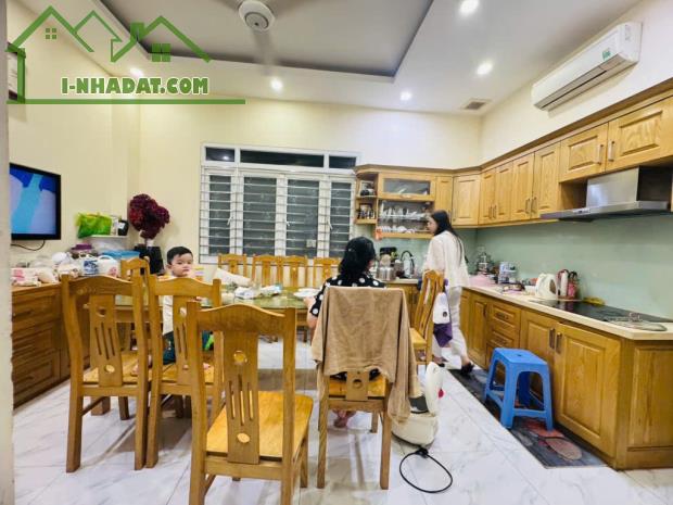 Bán Gấp nhà mặt ngõ kinh doanh - Phố Trương Định, gần Bạch Mai - 38m2 x 4 Tầng, Sát phố