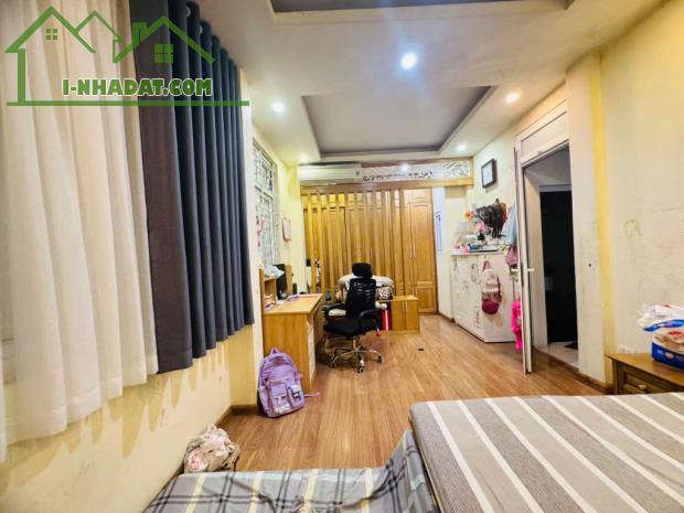 Bán Gấp nhà mặt ngõ kinh doanh - Phố Trương Định, gần Bạch Mai - 38m2 x 4 Tầng, Sát phố - 2