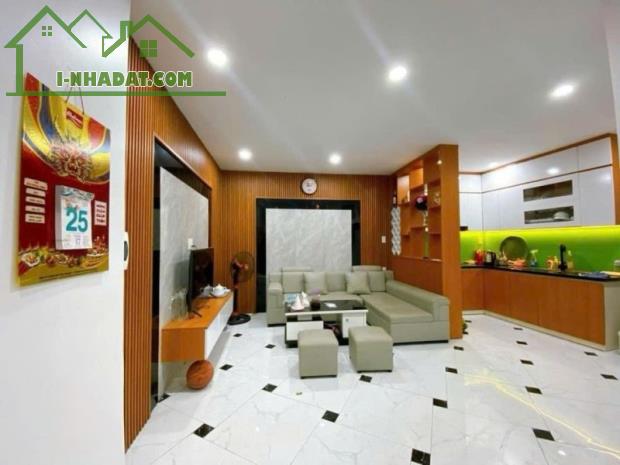 Chủ bán gấp nhà phố Trần Hữu Tước 42m2, 4 tầng, 5MT chỉ 6 tỷ