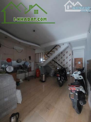 HIẾM CÓ! 7.5 TỶ HƠN - NHÀ QUẬN 3 GẦN CMT8 & TÔ HIẾN THÀNH - HẺM 6M XE HƠI VÀO NHÀ -50M2 C4 - 2