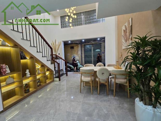 CÔNG CHÚA THỨC GIẤC - LÔ GÓC HOA HẬU - Ở NGAY - SÁT PHỐ TƯƠNG LAI! - 1