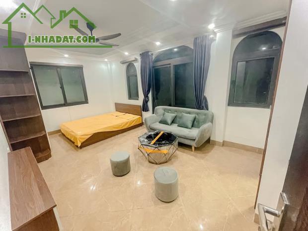 Bán chung cư căn hộ cho thuê Nguyễn Văn Cừ 110m 6T MT12m lô góc giá 25 tỷ thang máy,ngõ ô