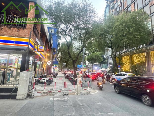 CẦN SANG CHỦ MỚI QUẢN LÝ CĂN GÓC 2 MẶT TIỀN SỐ 11 LÊ THÁNH TÔN & NGÔ VĂN NĂM, QUẬN 1 -