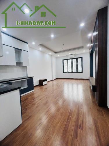 DÂN XÂY CHẮC CHẮN - 6 TẦNG THANG MÁY - Ở NGAY - 6 NGỦ - CÁCH Ô TÔ 5M - GIÁ 9.x tỷ - 2