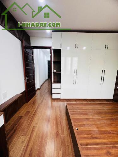 DÂN XÂY CHẮC CHẮN - 6 TẦNG THANG MÁY - Ở NGAY - 6 NGỦ - CÁCH Ô TÔ 5M - GIÁ 9.x tỷ - 1