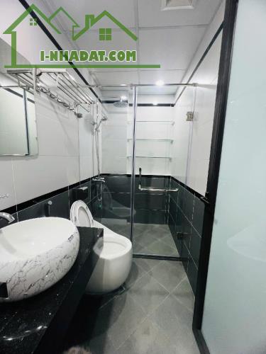 DÂN XÂY CHẮC CHẮN - 6 TẦNG THANG MÁY - Ở NGAY - 6 NGỦ - CÁCH Ô TÔ 5M - GIÁ 9.x tỷ