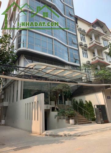 Bán nhà cũ mặt đường thông bàn cờ Trần Quang Diệu, Đống Đa - sổ đỏ 110m, Mặt tiền 11m giá