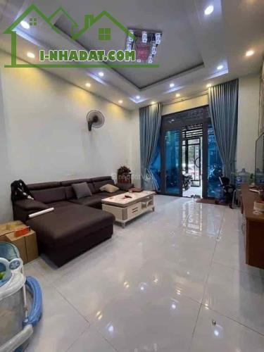 Nhà Ngộp Q1, Bán Gấp Hẻm 2oto Giá 4tỷ068 Nguyễn Cư Trinh, Q1, DT 50m2, hẻm ba gác, SHR 4PN