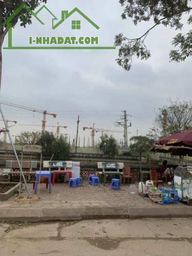 lực canh- xuân canh- 3 bước sang vin cổ loa , ngõ thông , ô tô vào đất