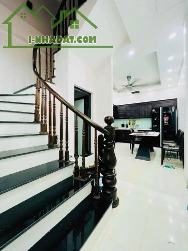 Bán nhà đẹp 50m2 4tầng mặt tiền 4m 8.8 Tỷ ôtô đỗ cổng phố Lạc Long Quân gần Hồ Tây - 2