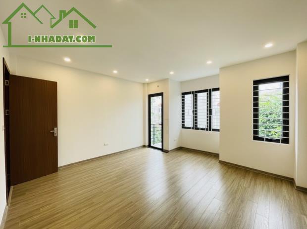 PHÚC LỢI - LONG BIÊN NHÀ XÂY ĐỘC LẬP - DIỆN TÍCH RỘNG - MỚI KOONG - OTO ĐỖ NGAY CỬA - 3