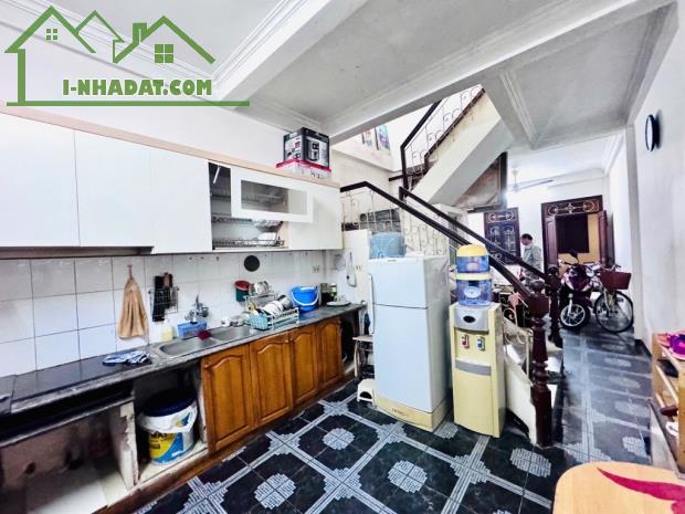 BÁN NHÀ DÂN XÂY PHỐ CÁT LINH, NHÀ 3 TẦNG x 41/50 M2,MT-3.6M  GIÁ CHỈ 9 TỶ