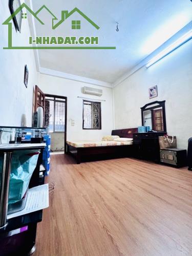 BÁN NHÀ DÂN XÂY PHỐ CÁT LINH, NHÀ 3 TẦNG x 41/50 M2,MT-3.6M  GIÁ CHỈ 9 TỶ - 1