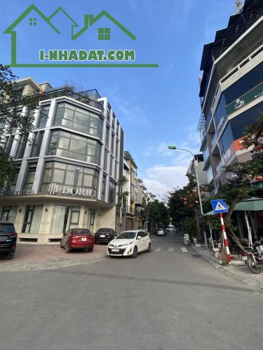 Bán Nhà mặt phố Việt Hưng Lô góc - DT: 325m2 - Mặt tiền khủng - GIÁ 350 triệu. - 3