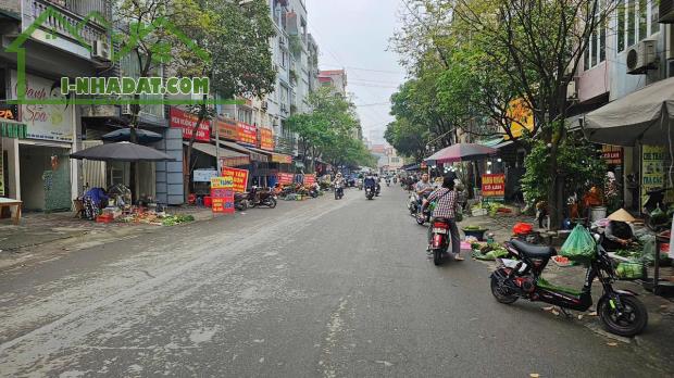 Đất thổ cư. Mặt ngõ thông Oto thông đỗ cửa chạy vòng quanh