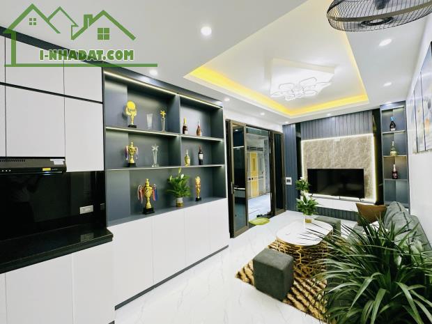 Bán gấp nhà phố Bạch Mai mới xây cực đẹp ở luôn, 45m2, 6 tầng, MT 4m, giá 5 tỷ - 5