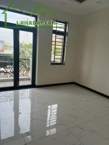 BÁN NHÀ ĐƯỜNG NGUYEN THỊ MINH KHAI TRUNG TÂM TP. DĨ AN