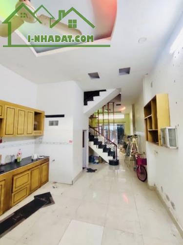 GẦN CHỢ TÂN HƯƠNG - AEON - 2 MẶT HXH - 60M - 3 TẦNG - 3PN NHỈNH 5 ĐỒNG - 1
