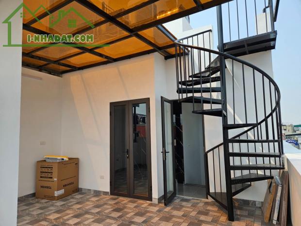 Hiếm. Bán nhà Vip Ngọc Lâm Long Biên 39m2 6 tầng mặt tiền 5m chỉ 14 tỷ lô góc, gần phố - 1