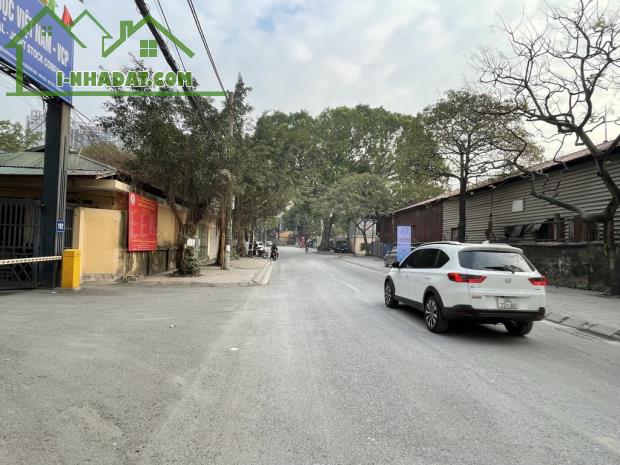 Bán đất phân lô Đức Giang 50m oto tải ngủ trong đất chỉ hơn 6 tỷ còn tl. LH 0936123469