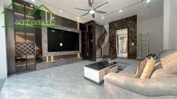 Bán nhà mới 6 tầng thang máy 40m2 mặt tiền 5m Đàm Quang Trung chỉ 8.8 tỷ gần mặt phố