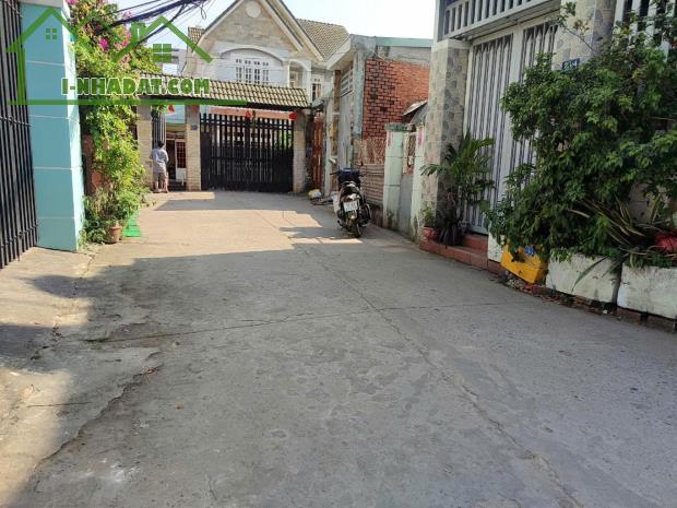 BÁN ĐẤT TẶNG NHÀ C4, DT 230M² (NGANG 8M), ĐƯỜNG 26, PHƯỚC LONG A