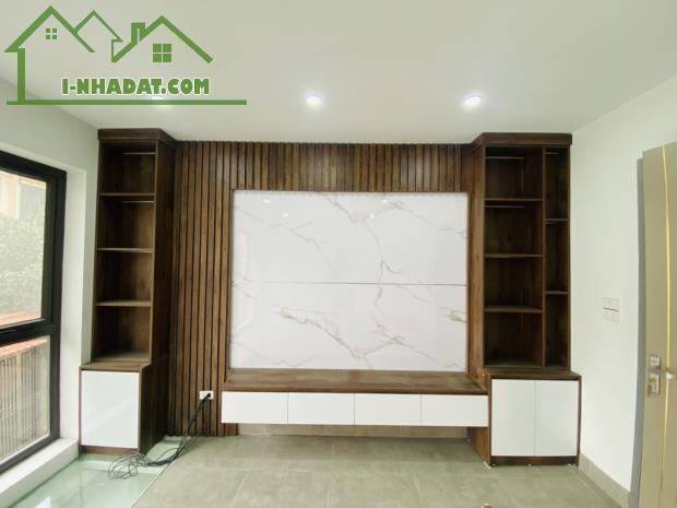 Bán NR tại Thạch Bàn, 6,9 tỷ, 40m2, 4PN, 5WC, 6 tầng, mặt tiền 5m ,ô tô ngủ trong nhà - 1