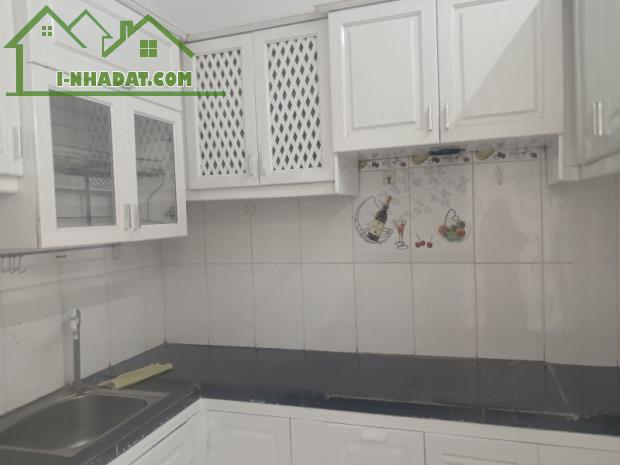 ♪ Nhà cách Hoàng Diệu 70m, 34m2, ngang 5.5m vuông, C4, sạch, 2.1 tỷ - 2