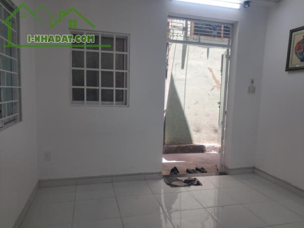 ♪ Nhà cách Hoàng Diệu 70m, 34m2, ngang 5.5m vuông, C4, sạch, 2.1 tỷ - 3