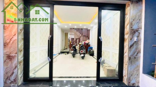 BÁN NHÀ KHƯƠNG ĐÌNH, OTO TRÁNH, 6 TẦNG THANG MÁY 61M2, GIÁ 15,6 TỶ