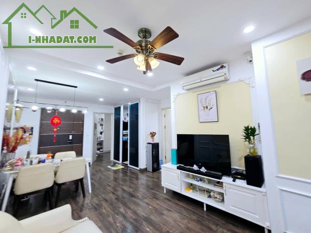 Chính chủ  bán gấp Chung cư  Vip Tòa Spring 47 Nguyễn Tuân, Thanh Xuân. Dt 70m2 – 2 Ngủ, - 4