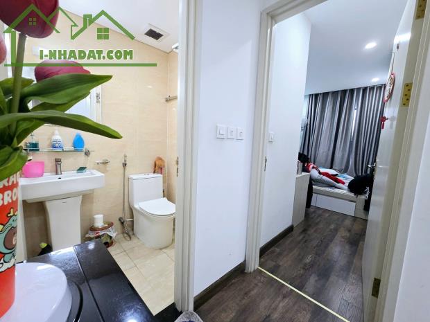 Chính chủ  bán gấp Chung cư  Vip Tòa Spring 47 Nguyễn Tuân, Thanh Xuân. Dt 70m2 – 2 Ngủ, - 2
