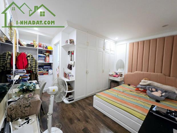 Chính chủ  bán gấp Chung cư  Vip Tòa Spring 47 Nguyễn Tuân, Thanh Xuân. Dt 70m2 – 2 Ngủ, - 1
