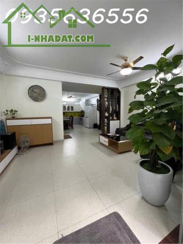 :

⸻

CHÍNH CHỦ GỬI BÁN – SIÊU PHẨM TRƯƠNG ĐỊNH – 82M2 x 5 TẦNG – THANG MÁY – GIÁ 15.X TỶ - 2