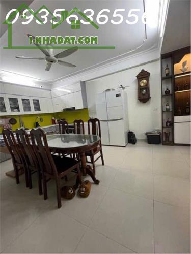 :

⸻

CHÍNH CHỦ GỬI BÁN – SIÊU PHẨM TRƯƠNG ĐỊNH – 82M2 x 5 TẦNG – THANG MÁY – GIÁ 15.X TỶ - 4