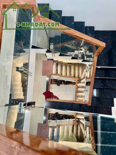 Bán Nhà Đẹp Nguyễn Văn Cừ 48m2-hơn 8 tỷ-LÔ GÓC-NHÀ ĐẸP LONG LANH-TẶNG FULL NỘI THẤT-HIẾM - 2
