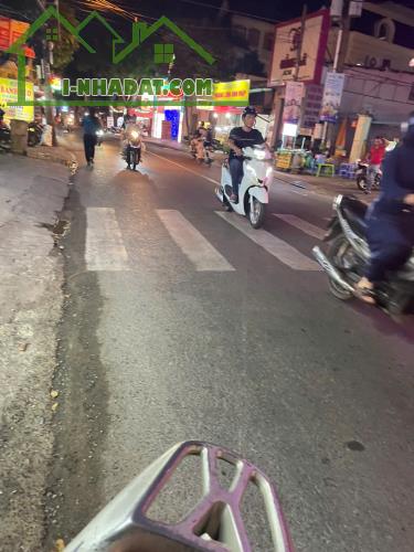 Bán nhà mặt tiền 4x20m giá 9,5 tỷ Đường Nguyễn Văn Quá