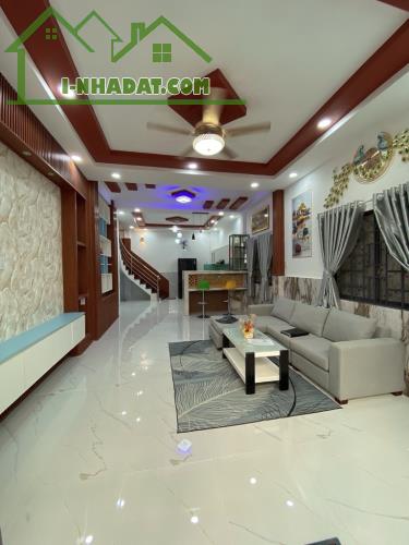 BÁN GẤP NHÀ MỚI XÂY SHR: 65 M2 .2 TẦNG. 4 PN .CHỈ 5.7 TỶ Đ TRẦN XUÂN SOẠN .KẾ HIM LAM Q 7