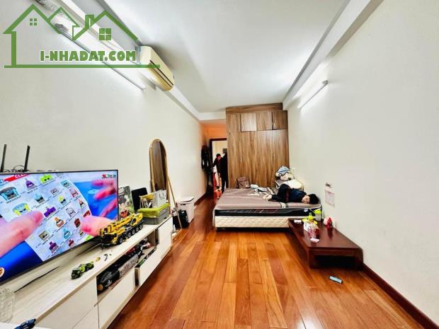 HÓT!!! BÁN NHÀ PHỐ NGUYỄN TRÃI, Ô TÔ, KINH DOANH, 32M x 5 TẦNG, 8.2 TỶ