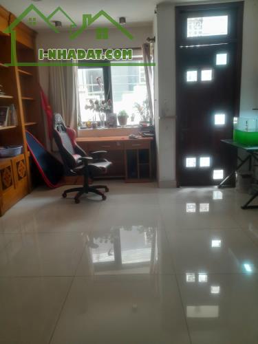 Bán Nhà Ngay Chợ Hồ Trong Quý - 4x16m - Nhà 2 Tầng
