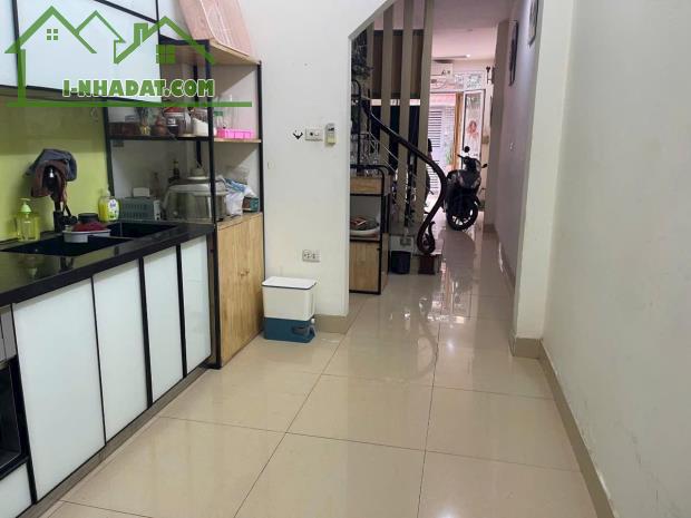 Nhà dân xây chắc chắn ở sướng lắm ý ngõ Oto thông qua nhà