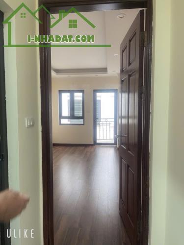Bán nhà 5 tầng, 33m2 phường Thạch Bàn, Long Biên gần công viên