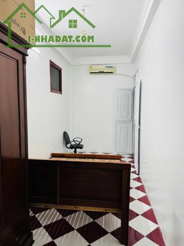 Bán nhà 4 tầng ngõ hồ Ba Mẫu-Đống Đa, DT sổ 34m2, ngõ thông thoáng, ô tô gần. Giá 5 tỷ - 3