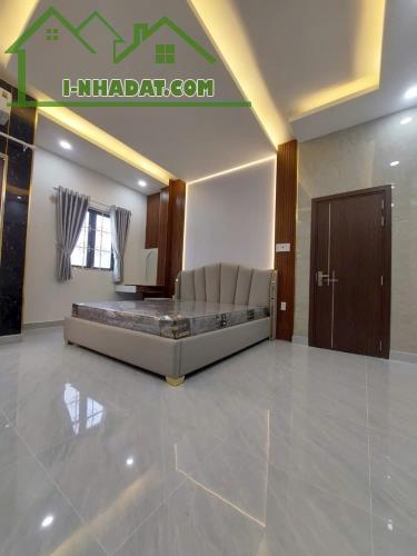 Bán gấp nhà mới đẹp lung linh ở ngay Trần Xuân Soạn, full nội thất cao cấp, SHR. - 2