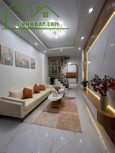 SIÊU PHẨM HỒ TÂY- PHÂN KHÚC HIẾM- OTO VÀO NHÀ- THÔNG HỒ TÂY- VÀI BƯỚC RA PHỐ  DT 45M X 5T