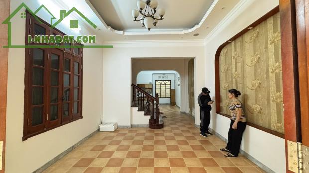 Lô góc Nguyễn Chí Thanh, 15m ra ô tô, ở sướng, 91m 4 tầng 5.3m mặt, Giá 15.6 tỷ 0796193699